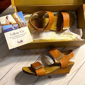 Sofft Verdi Luggage Leather Wedges